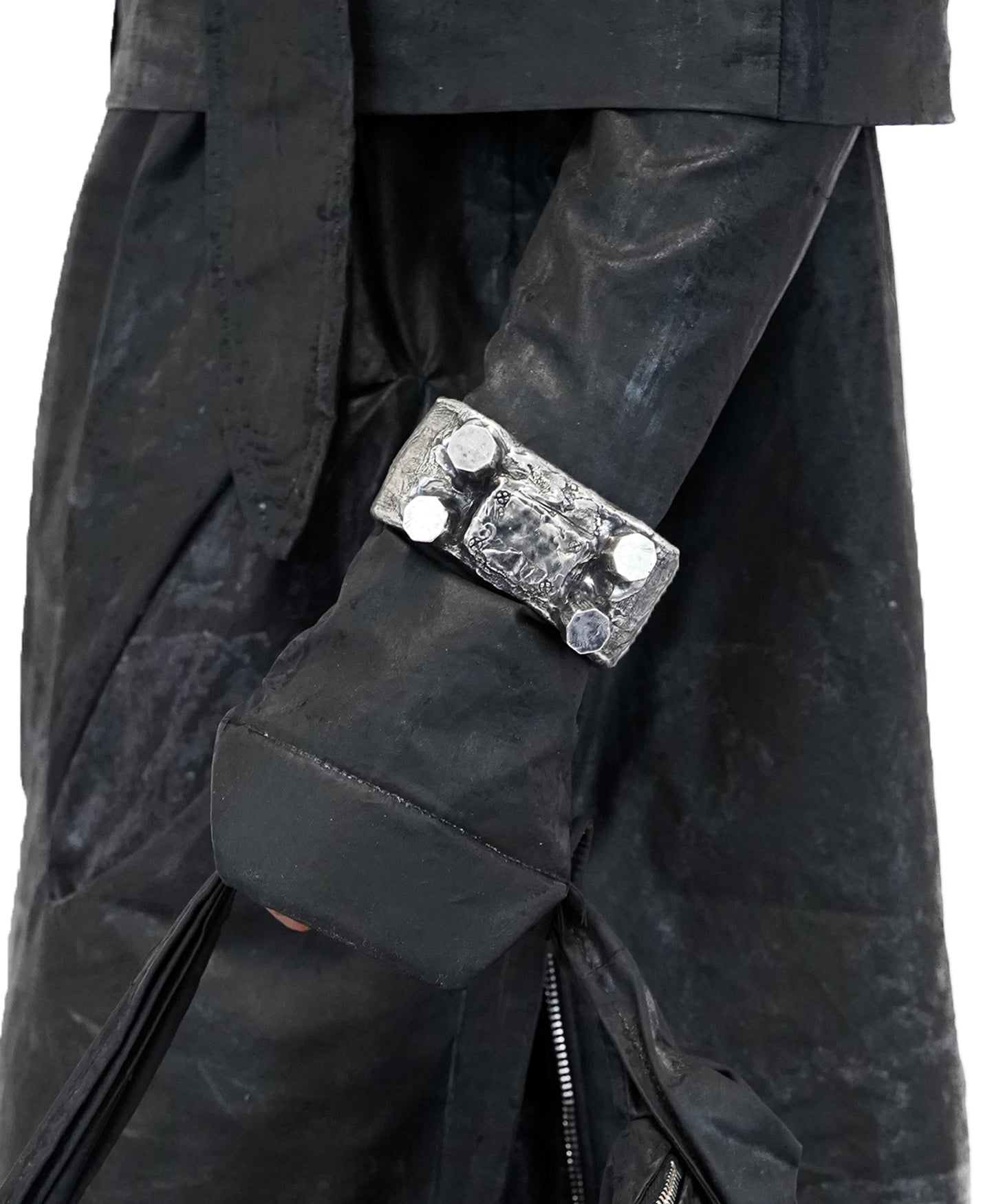 RESURECTED RELIC HANDCUFF